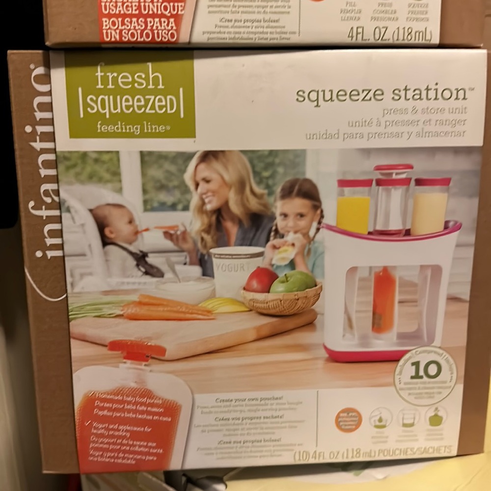 Infantino squeeze station & 50 pack squeeze pouches BNIB